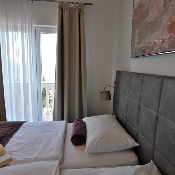 Sobe, Apartmani Amari, Apartmani Amari Starigrad Paklenica, podno Velebita s pogledom na more Starigrad